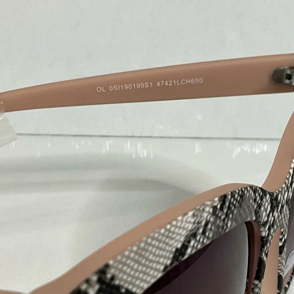 Elegant Snake Print Sunglasses with Pink Accents
